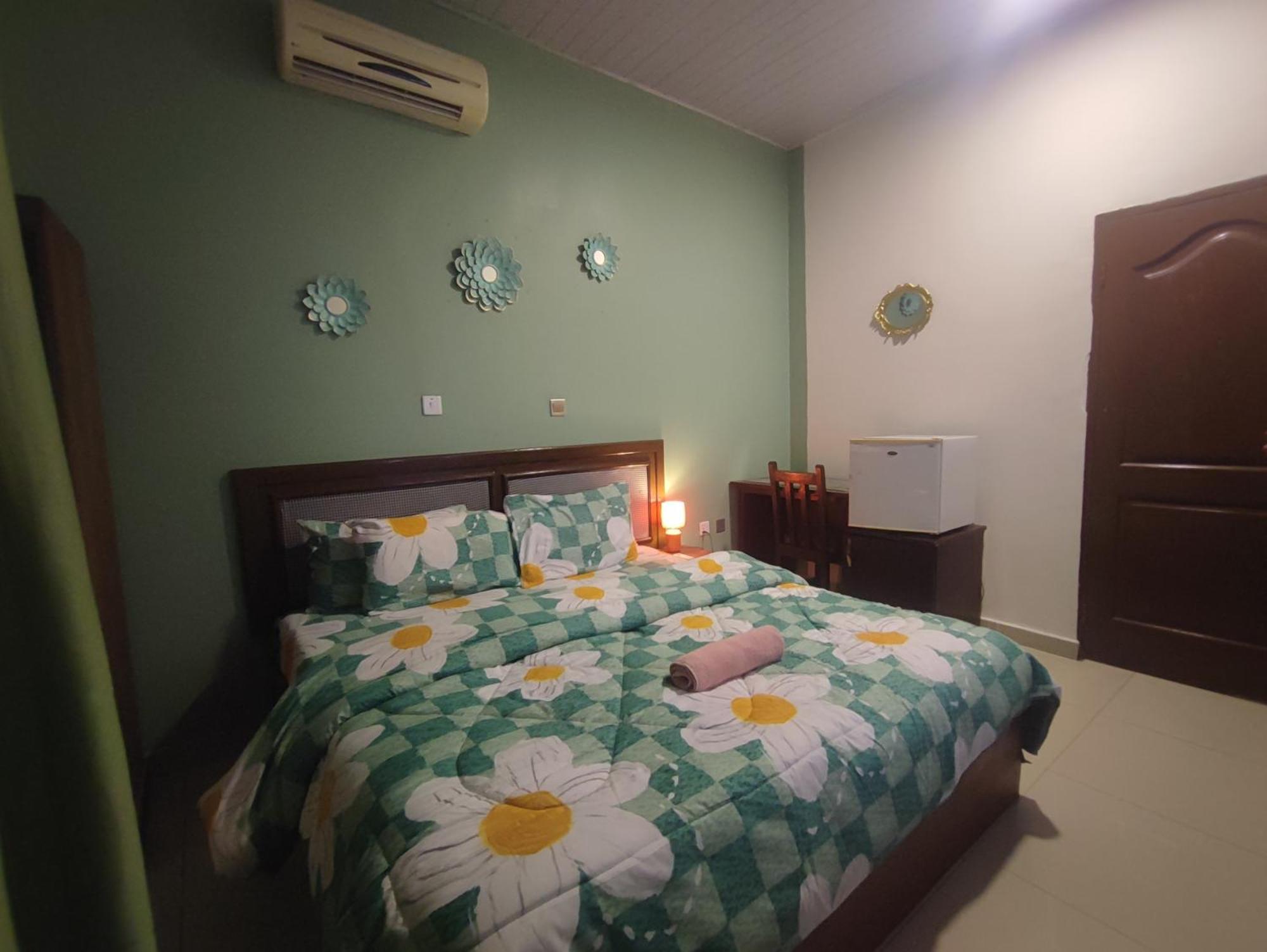 Ellisa Hospitality And Spa 호텔 아크라 외부 사진