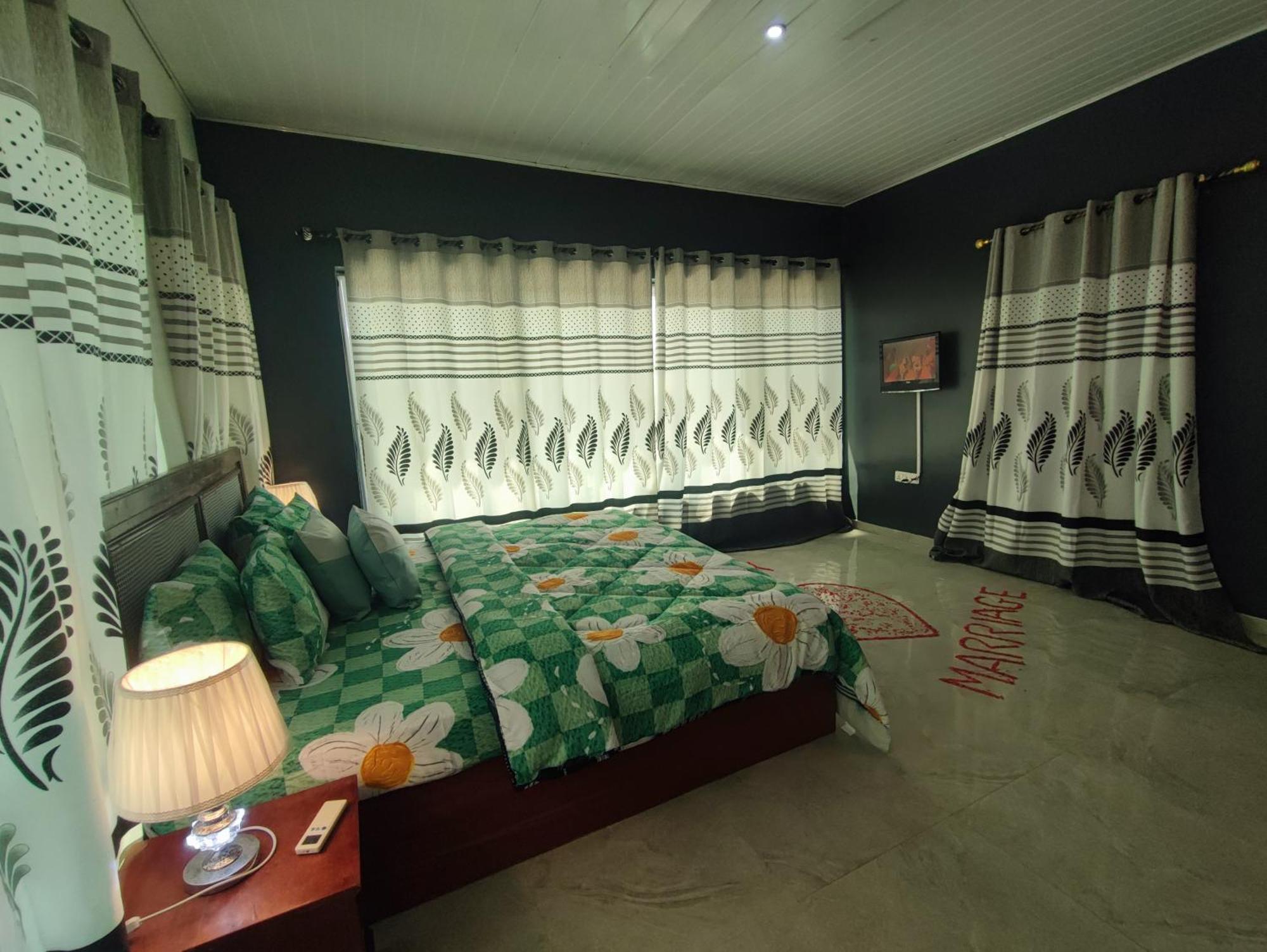 Ellisa Hospitality And Spa 호텔 아크라 외부 사진